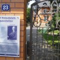 Doppelmoppel in Leutzsch | Die neue alte Gedenktafel f�r Ex-OBM Goerdeler / Foto: Enrico Engelhardt