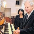  Improvisationen mit Holm Vogel  - Organist setzt Leutzscher Sommerkonzerte fort  | Holm Vogel mit seiner Frau Christiane / Foto: Andr� Kempner