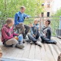Wohnformen in Leipzig: Wie junge Familien und Studenten auf neuen Wegen zu Eigentum kommen | David Kreuer, Anselm Schelcher, Lisa Marie Wolf, Marie-Eve Cosin (von links)  / Foto: Chr. Nitsche