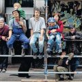 "Kunterbunte 19" setzt auf Syndikat | Einige der Mehrgenerationentruppe, die sich die Kunterbunte 19 herrichtet / Foto: privat