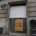 Eisdiele statt Hundesalon | Das neue Plakat im Ladenfenster / Foto: Enrico Engelhardt