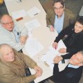 Denkwerkstatt geht neue Wege  | Mitglieder der Denkwerkstatt beim Treffen im Stadtteilladen Leutzsch / Foto: Bert Endruszeit 