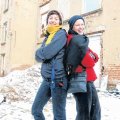 "Weg damit - neu kaufen?" |  Lisa Kuhley (links) und Anne Neumann wollen im April anfangen. Foto: Andr� Kempner