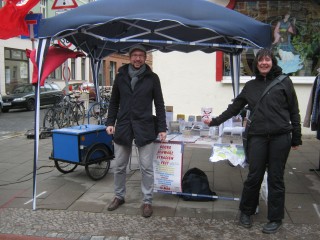 Magistralenmanagement trotzt Wind und Wetter beim Westpaket | Konrad Scheibe und Daniela Nuß am Stand des Magistralenmanagements / Foto von Christina Weiß