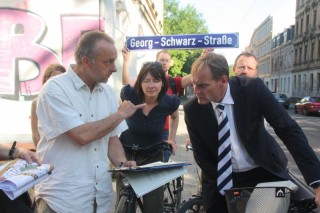 Oberbürgermeister  nimmt die Georg-Schwarz-Straße in Augenschein | Burkhard Jung zeigt sich interessiert an der Revitalisierung der GSS / Foto: Roman Grabolle