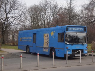 Fahrbibliothek - Halt an neuem Leutzscher Standort  | Die Fahrbibliothek in Leutzsch / Foto: Susan Herling