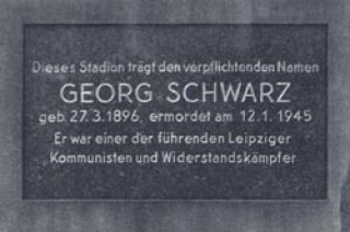 Leutzscher Fußball: Georg Schwarz kehrt in den Alfred-Kunze-Sportpark zurück  | Gedenktafel für Georg Schwarz. / Foto: Richard Gauch