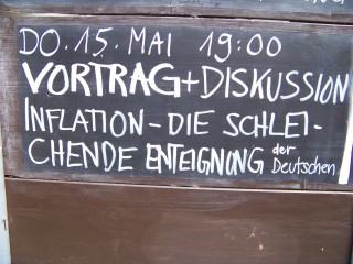 Vortrag in der Hausmark Schänke zur Inflation, am 15.05.2013 | Information zum Vortrag an der Tafel der Hausmark Schänke / Foto: Enrico Engelhardt