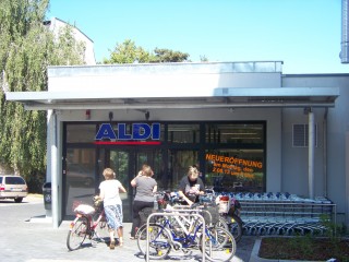 Neuer ALDI-Markt in Leutzsch wird gut angenommen | Verbesserter ALDI-Markt im Leutzscher Teil der Georg-Schwarz-Straße / Foto: Enrico Engelhardt