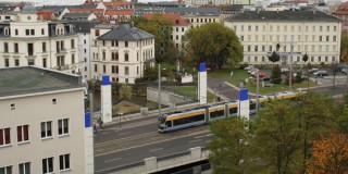 Straßenbahn im Schneckentempo: Auf fast 17 Kilometer müssen Leipzigs Straßenbahnen langsam fahren | Langsamfahrstrecke Jahnallee / Ranstädter Steinweg. / Foto: Ralf Julke