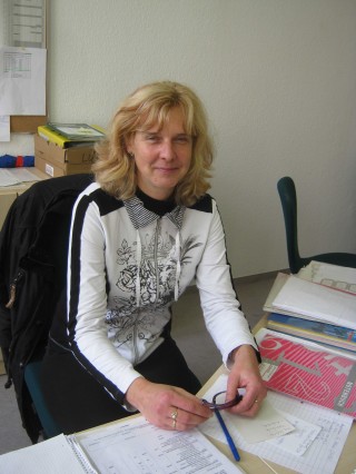 Oberschule am Leutzscher Rathaus mit drei Klassen in Betrieb | Angelika Pietzonka leitet die Außenstelle der Helmholtzschule am Leutzscher Rathaus. Foto: Chr. Weiß