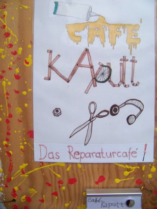 Kids sprühen bei Workshop im Café | Das Café Kaputt lädt zum Workshop ein / Foto: Enrico Engelhardt