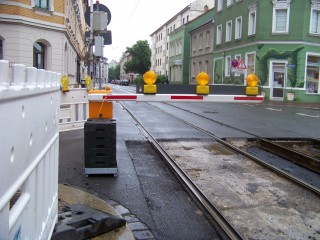 Ersatzbusse für Tram 7 im Einsatz wegen Gleisbau Georg-Schwarz-Straße | In der Georg-Schwarz-Straße wird am Wochenende an den Gleisen gebaut / Foto: Enrico Engelhardt