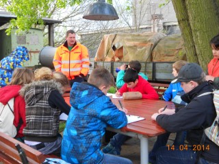 Erste Projektwoche an der ehemaligen 57.-  Außenstelle der Helmholtzschule | Projektarbeit am Lindenauer Hafen / Foto: Angelika Pietzonka, Außenstelle Helmholtzschule