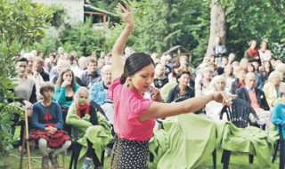 Bildinhalt: Leidenschaft in Schwarz und Rot  | Flamenco in Leutzsch: Das Ensemble 