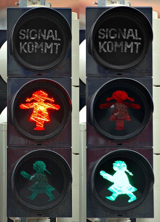 Fußgänger-Ampel in Georg-Schwarz-Straße auf Höhe der Leutzsch-Arkaden wird installiert | Bild: André Karwath aka Aka für die Wikipedia unter CC BY-SA 2.5