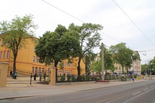  Gehweg an Haltestelle Leutzscher Rathaus vor der 157. Schule wird verbreitert | 