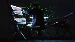 Bildinhalt: Konzert elektronischer Musik mit Lichtinstallation | WellenVorm, Foto: Clemens Jurk