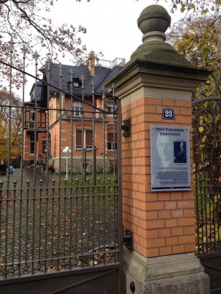 Erinnerung an Carl Gordeler durch Stadtspaziergang | Villa Goerdeler mit Tafel