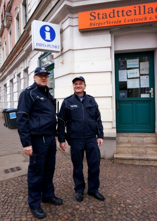 Bürgerpolizei rät: keine Taschen im Auto lassen | Bürgerpolizisten Jens Löbner und Bernd Kupke