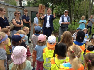 Bildinhalt: Neuer Spielplatz und Park „Rosenmüllerstraße“ in Leutzsch eröffnet | Bürgermeister Heiko Rosenthal eröffnet den Rosenmüllerspielplatz