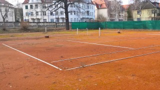 Sponsorenlauf für Tennisplätze in Lindenau | Tennisanlage vor der Sanierung